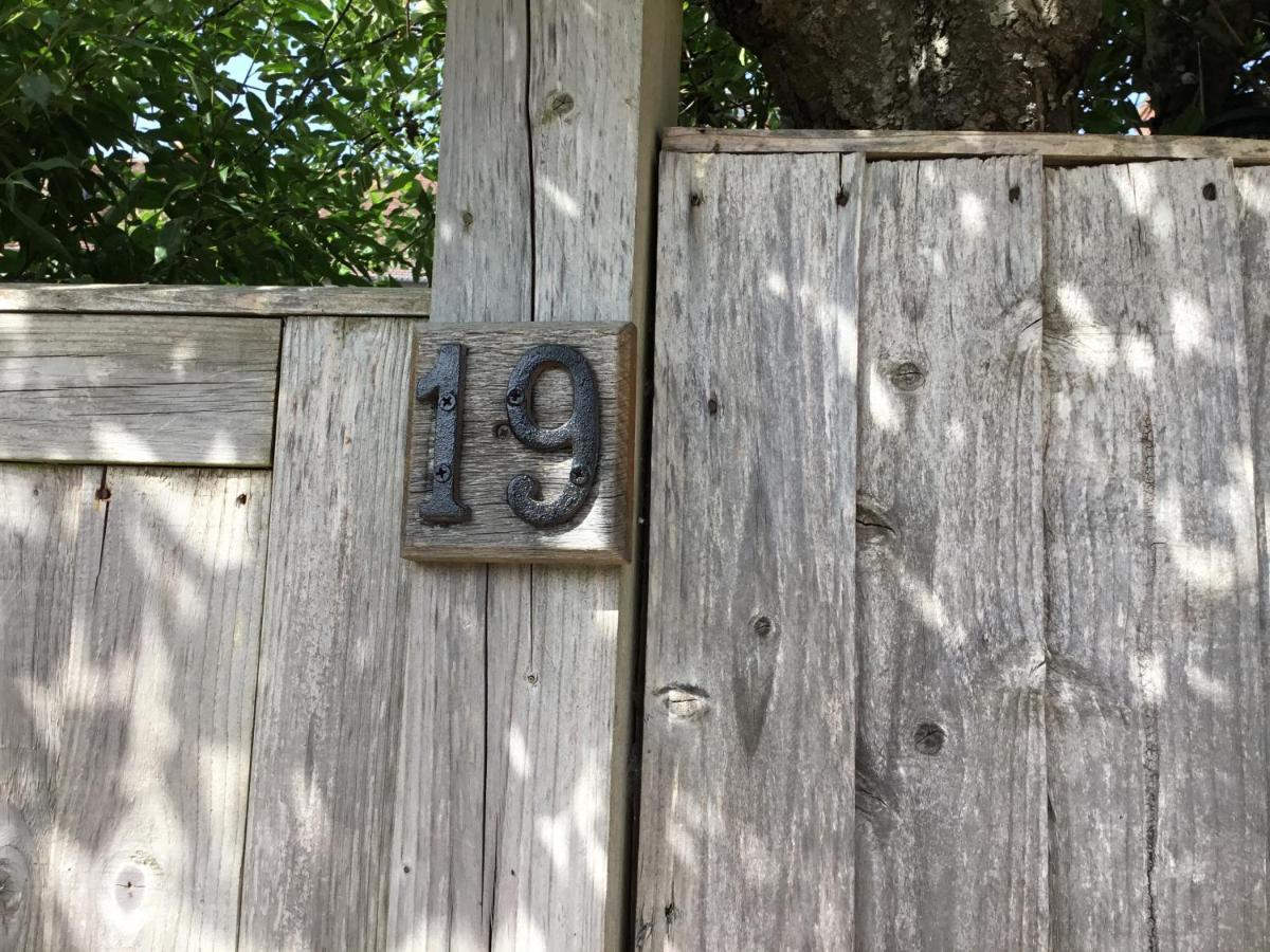 Number 19 B&B Chichester Buitenkant foto